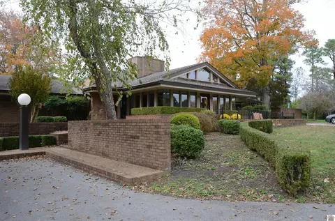 549 Robertson Rd S, Murray, KY 42071