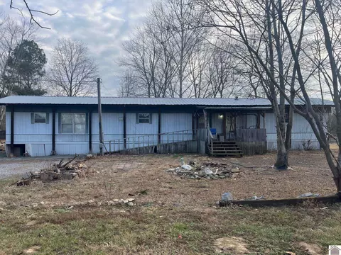 42 Sills Ln, Benton, KY 42025