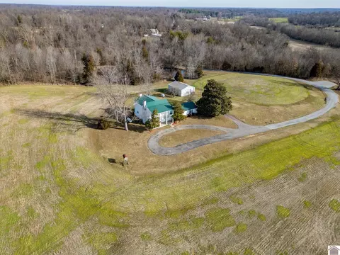 305 Simpkins Ln, Mayfield, KY 42066