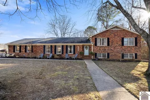1101 Meadow Ln, Murray, KY 42071