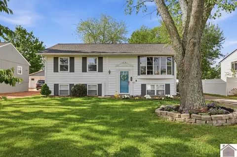 231 Iroquois Dr, Paducah, KY 42001