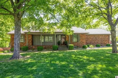 805 S 16th St, Murray, KY 42071