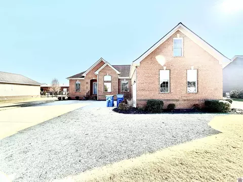 Exterior - 2255 Hal Dr, Murray, KY 42071 photo 2 of 12