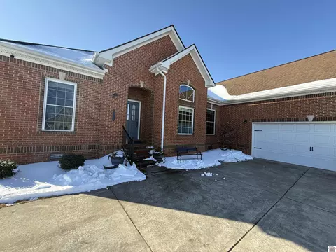 Exterior - 2255 Hal Dr, Murray, KY 42071 photo 3 of 12