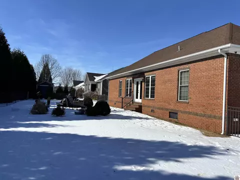 Exterior - 2255 Hal Dr, Murray, KY 42071 photo 7 of 12