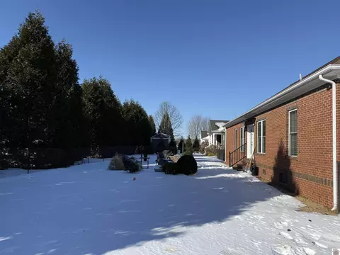 Exterior - 2255 Hal Dr, Murray, KY 42071 photo 10 of 12