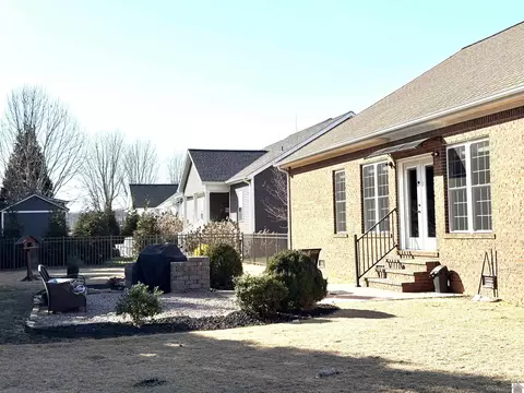 Exterior - 2255 Hal Dr, Murray, KY 42071 photo 8 of 12