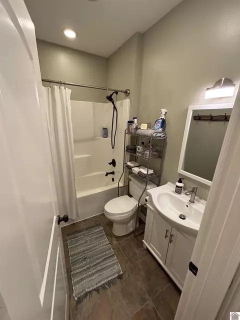Bath - 2255 Hal Dr, Murray, KY 42071 photo 1 of 4