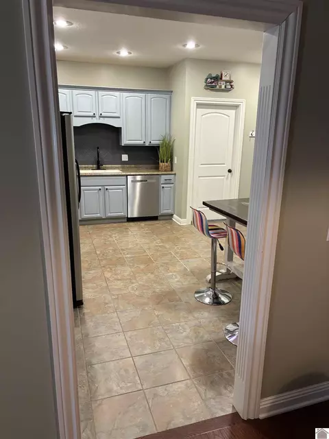 Kitchen - 2255 Hal Dr, Murray, KY 42071 photo 2 of 4