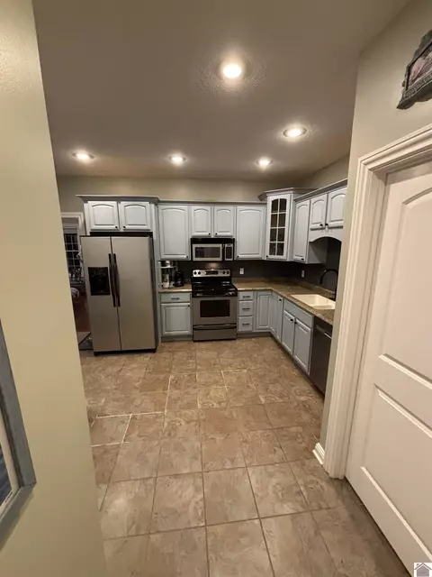Kitchen - 2255 Hal Dr, Murray, KY 42071 photo 1 of 4