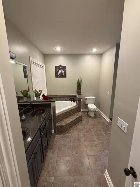 Bath - 2255 Hal Dr, Murray, KY 42071 photo 2 of 4
