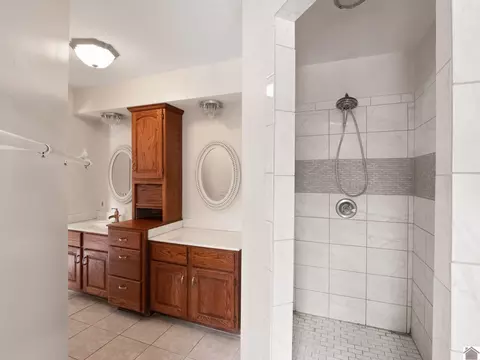 Bath - 128 Geurin Rd, Murray, KY 42071 photo 3 of 6