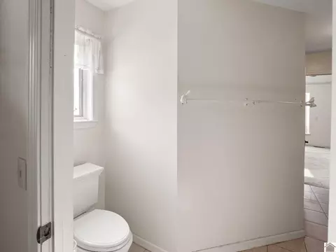 Bath - 128 Geurin Rd, Murray, KY 42071 photo 2 of 6