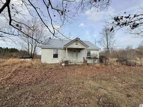 368 Gilbert Rd, Mayfield, KY 42066