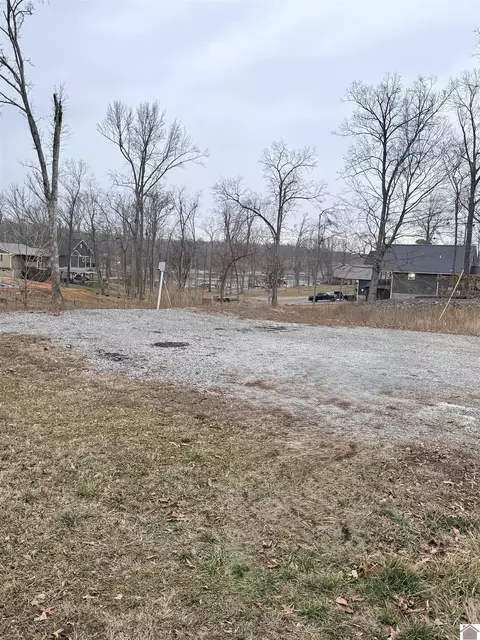 14 Lakeshore Rd, Gilbertsville, KY 42044