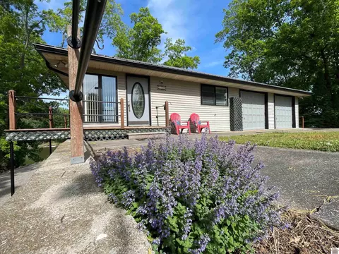 98 S Lakeshore Dr, Cadiz, KY 42211