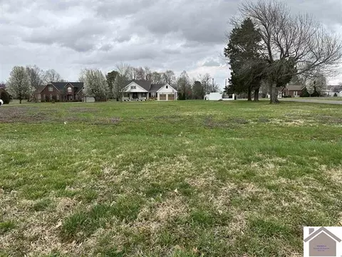 101 Crossfield Dr, Murray, KY 42071
