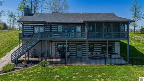 458 Sherwood Dr, Gilbertsville, KY 42044