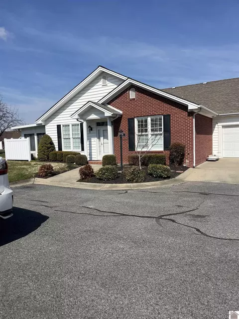 2410 Lakewood Dr, Paducah, KY 42001
