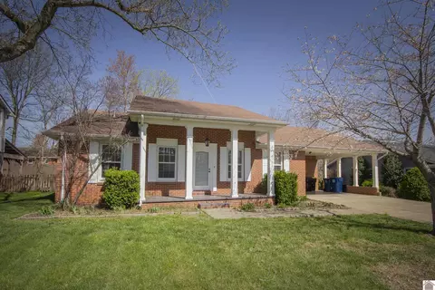 1656 College Ter, Murray, KY 42071