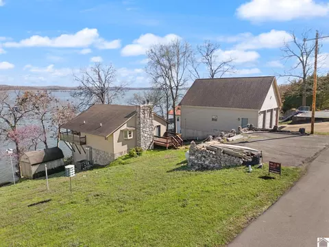 62 Lakeshore Dr, New Concord, KY 42076