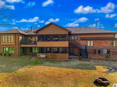 7 Pleasant View Ln, Murray, KY 42071