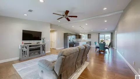 Entry Way - 327 John Purdom, Almo, KY 42020 photo 1 of 3
