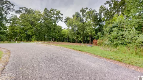 2 Tow Ln, Murray, KY 42071