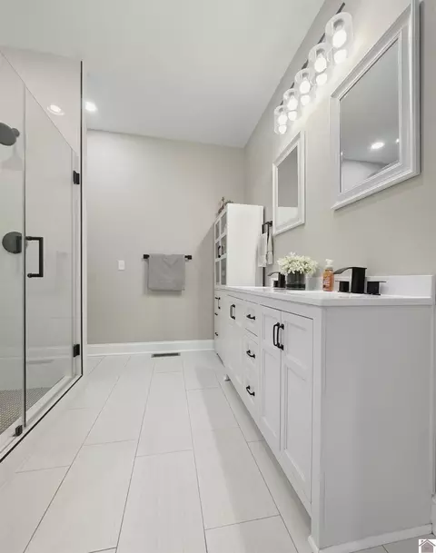 Bath - 1404 Doran Rd S, Murray, KY 42071 photo 3 of 6