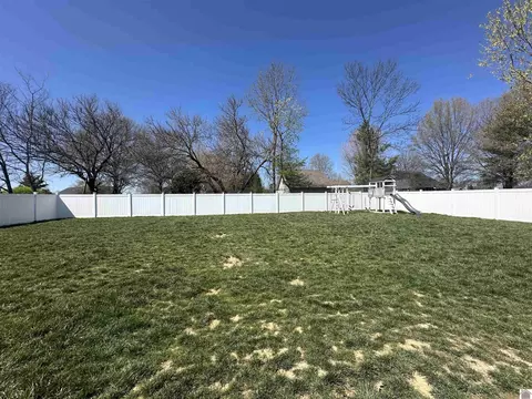 Exterior - 1404 Doran Rd S, Murray, KY 42071 photo 5 of 6