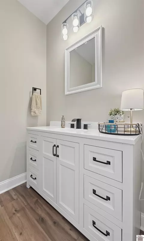 Bath - 1404 Doran Rd S, Murray, KY 42071 photo 1 of 6