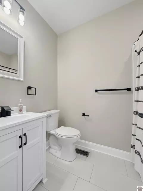 Bath - 1404 Doran Rd S, Murray, KY 42071 photo 6 of 6