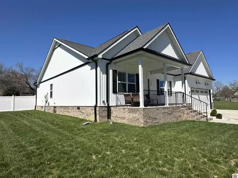 Exterior - 1404 Doran Rd S, Murray, KY 42071 photo 4 of 6