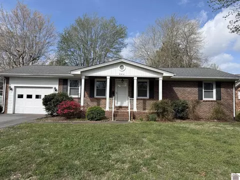 Exterior - 804 Guthrie Dr, Murray, KY 42071 photo 1 of 8