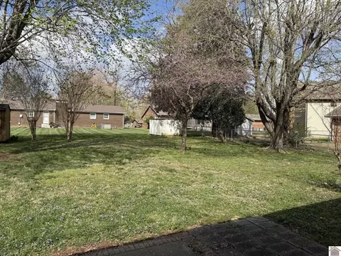Exterior - 804 Guthrie Dr, Murray, KY 42071 photo 7 of 8