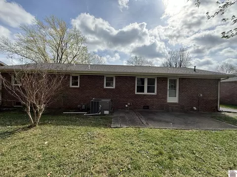 Exterior - 804 Guthrie Dr, Murray, KY 42071 photo 2 of 8