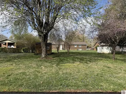 Exterior - 804 Guthrie Dr, Murray, KY 42071 photo 5 of 8