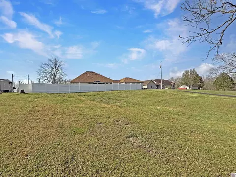 Exterior - 150 Wrather Rd, Murray, KY 42071 photo 8 of 8