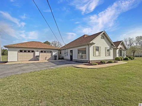 Exterior - 150 Wrather Rd, Murray, KY 42071 photo 2 of 8