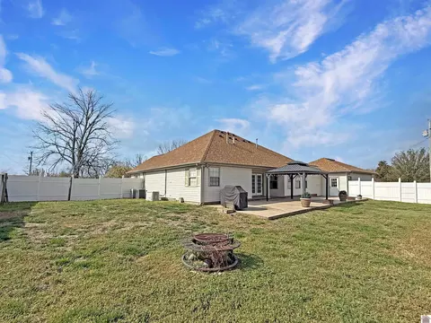 Exterior - 150 Wrather Rd, Murray, KY 42071 photo 5 of 8