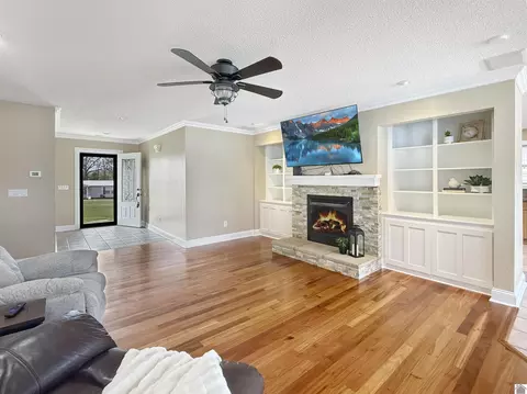 Living - 150 Wrather Rd, Murray, KY 42071 photo 2 of 4
