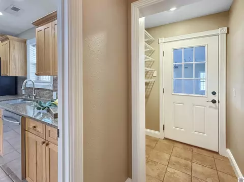 Entry Way - 150 Wrather Rd, Murray, KY 42071 photo 4 of 4