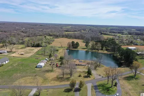 262 Twin Hill Rd, Mayfield, KY 42066