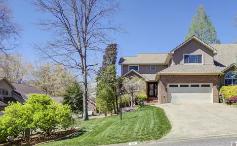 237 Lake Pointe Dr, Paducah, KY 42003