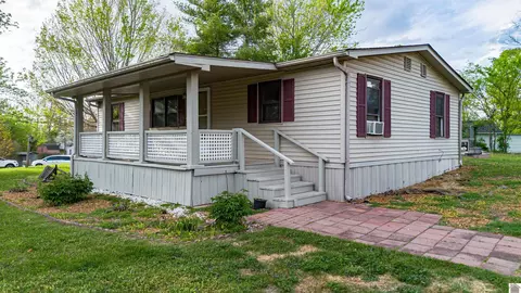 38 Helton St, Calvert City, KY 42029
