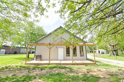 729 Chapel Hill Rd, Marion, KY 42064