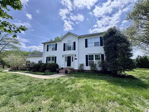 3 Groveway Blvd, Paducah, KY 42001