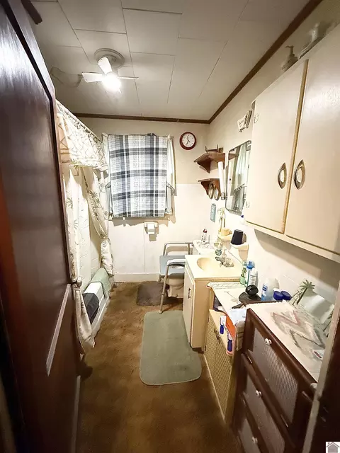 Bath - 310 S 13th St, Murray, KY 42071 photo 1 of 1