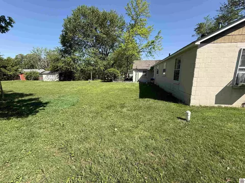 Exterior - 310 S 13th St, Murray, KY 42071 photo 4 of 7