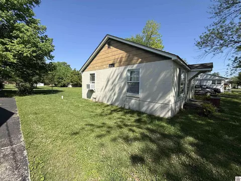 Exterior - 310 S 13th St, Murray, KY 42071 photo 3 of 7